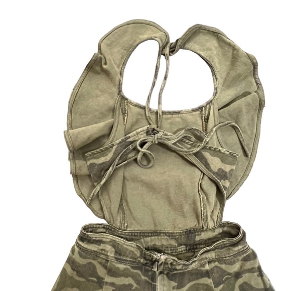 Do+Be Camo Ruffle Romper Open Back Size Small - Picture 5 of 10